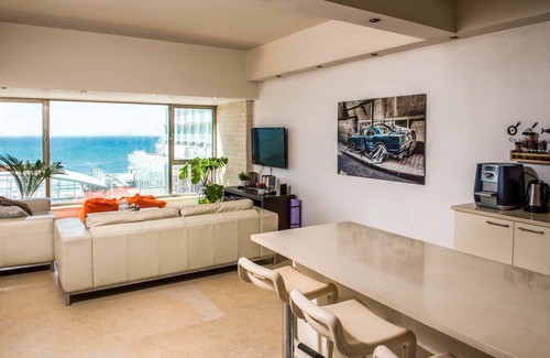 Tel Aviv Promenade Apartment | Unforgettable Gordon Beach Front 2BR Apt with Ocean Views
