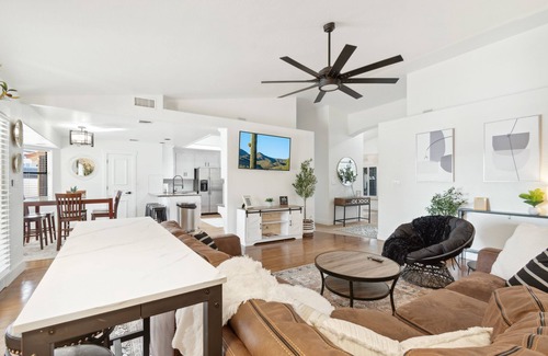 Mesa House | Unique Retreat with Mini Golf, Pool & Spa for Families