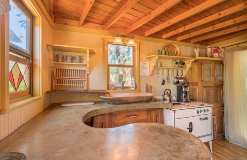 Spicewood Bed & Breakfast | Eco-Cabin Retreat by the Lake: Kayaks, Yoga & More!