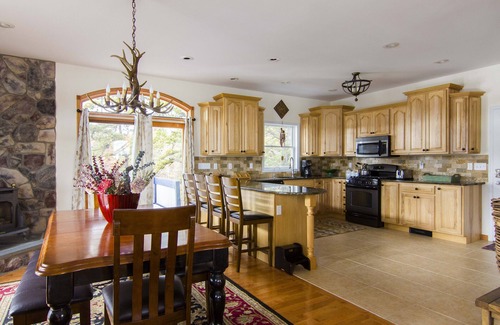 Long Pond House | Unforgettable Lakefront House in Emerald Lakes, PA