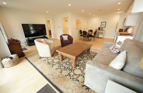 Agoura Hills Apartment | One-of-a-Kind Mountain Retreat