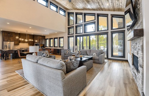 Deadwood Cabin | Unique Perfection with Games, Pool & Spa for Your Stay!