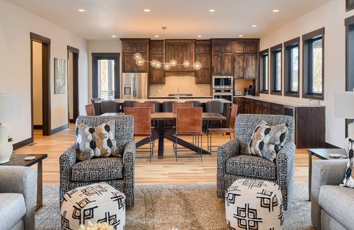 Deadwood Cabin | Unique Perfection with Games, Pool & Spa for Your Stay!