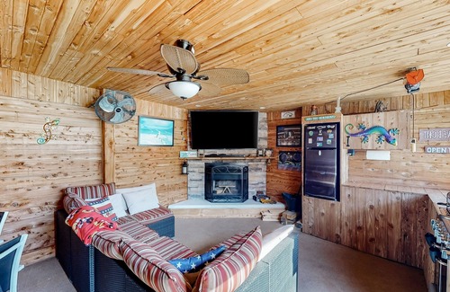Avoca House | Unique Retreat with Home Theater, Private Pool & Gym