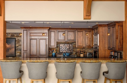 Crested Butte Condo | Unique Ski-in/Out Mountain Retreat with Private Hot Tub