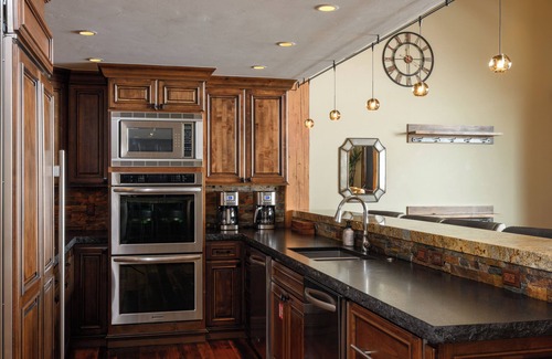 Crested Butte Condo | Unique Ski-in/Out Mountain Retreat with Private Hot Tub
