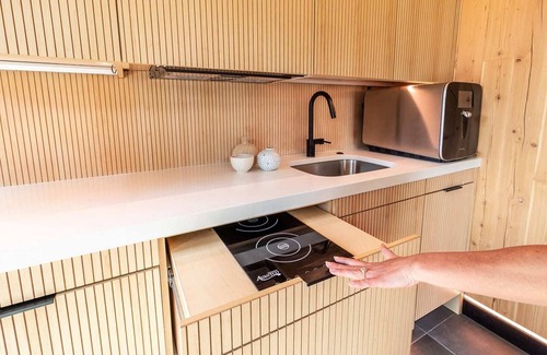 South Perry District House | Eco-Friendly Blockhouse Home: Pet-Friendly with Wifi