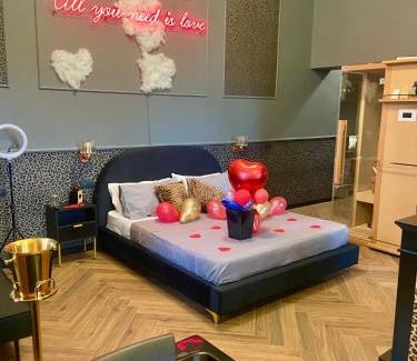 Tiburtino House | One of one Experiences - LOVE SPA SUITE
