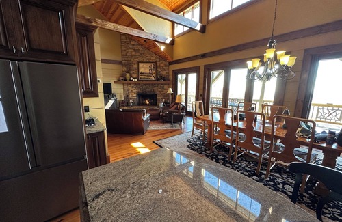 Sapphire House | Idyllic Getaway at Atop the Highlands with Pool Access