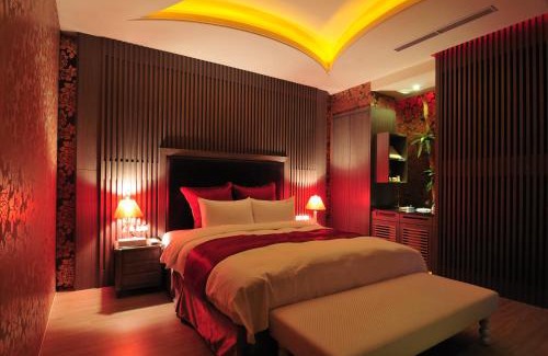 Longtan District Hotel | Comfortable Stay at One + One Motel with Breakfast Included