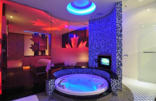 Longtan District Hotel | Comfortable Stay at One + One Motel with Breakfast Included