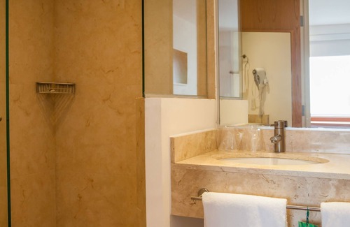 Cuautlancingo Hotel | Discover One Puebla Finsa: Family-Friendly Hotel with Spa