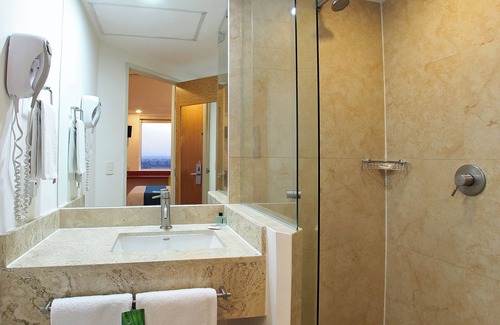 Queretaro Hotel | Discover One Querétaro Aeropuerto Hotel with Spa & Breakfast