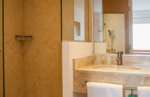 Queretaro Hotel | Stylish One Querétaro Centro Sur with Spa & Family-Friendly Amenities