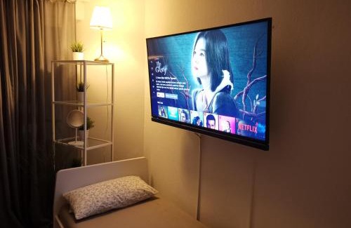 Linden-Nord Apartment | Convenient One Room Apartment Near the Fair