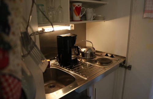 Lam Apartment | Cozy One-Room Apartment with Balcony & Spa Amenities
