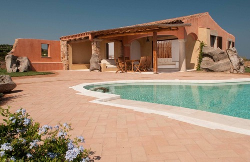 Porto Cervo Villa | Seaside Retreat: Steps from the Waves Near Porto Cervo