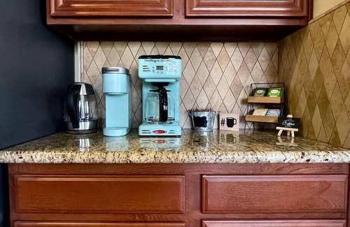 West Sacramento House | Family-Friendly Escape with Fireplace and Pet Amenities