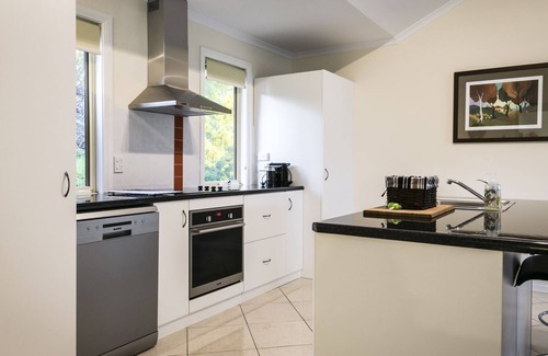 Upper Wakefield Cottage | Experience One Tree Accommodation: The Retreat Awaits