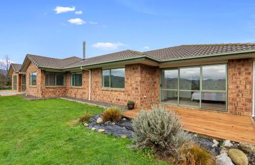 Wakefield House | Discover One Two Eight: Family-Friendly Richmond Retreat