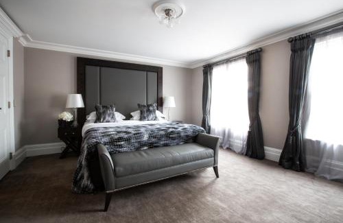 Royal Tunbridge Wells Hotel | Discover One Warwick Park Hotel: 4-Star Comfort Awaits