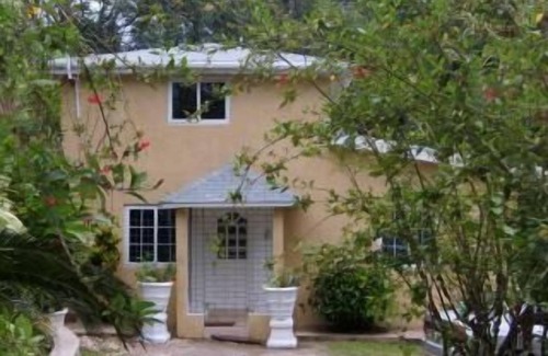 Trenchtown Cottage | Enjoy a Week Rent-Free at Blue Mountain Lofts Today!