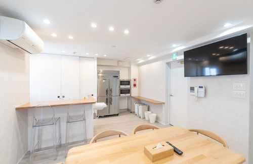 Chuo House | Discover ONE WORLD Sakaisuji Hommachi: Pet-Friendly Stay