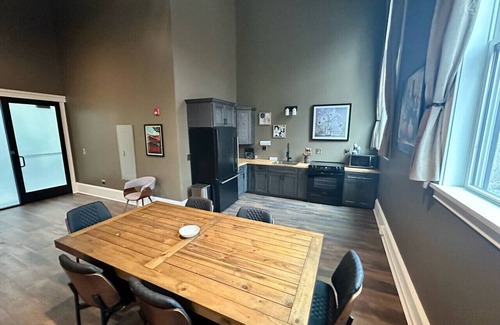 Barre Apartment | One Zero Five Stay 304