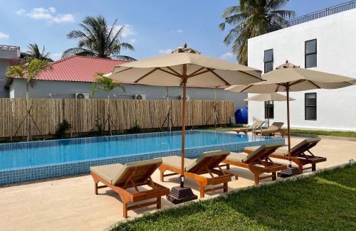 Kampot Hostel | Enchanting Onederz Kampot: Poolside Retreat with Ocean Views