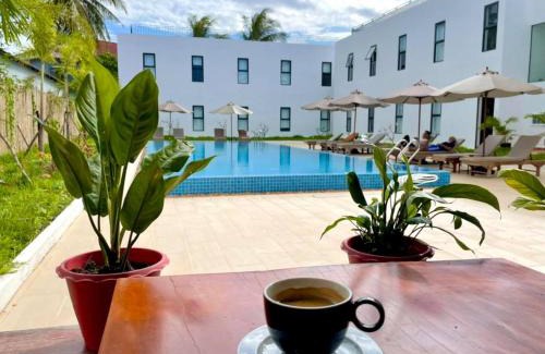 Kampot Hostel | Enchanting Onederz Kampot: Poolside Retreat with Ocean Views