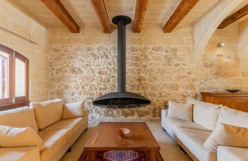 Xaghra Apartment | Elegant OneFifty Gozitan Villa with Pool & Pet Friendly