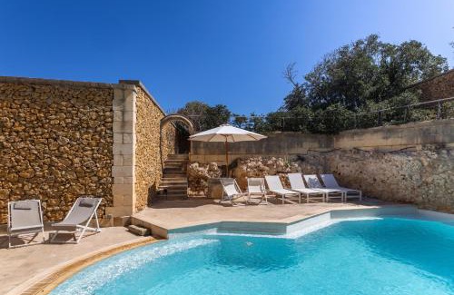 Xaghra House | Relax at OneFifty Holiday Home with Oceanfront Pool Access