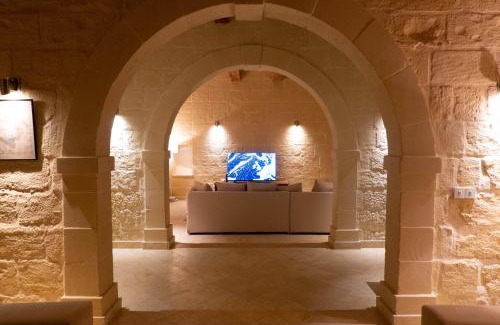 Xaghra House | Relax at OneFifty Holiday Home with Oceanfront Pool Access