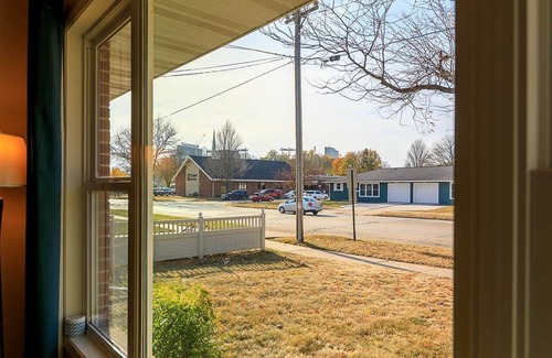 Green Bay House | Ideal Stay at Oneida Packerland: Walk to Lambeau, Pool & More