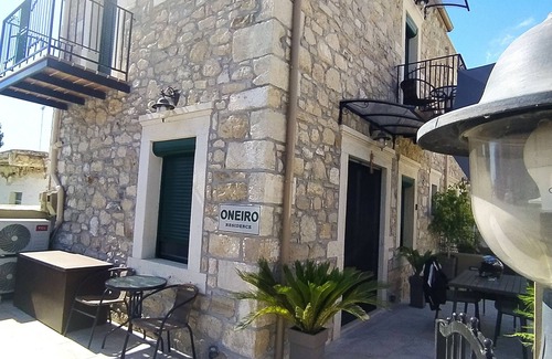 Petrokefalion House | Inviting Oneiro Residence with Pool and Family Amenities