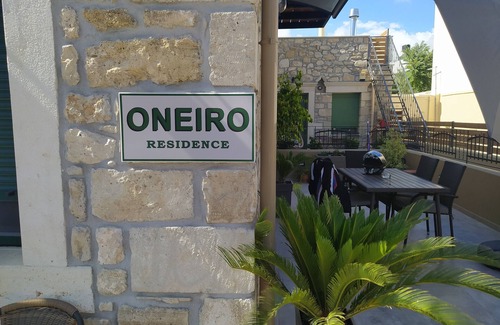 Petrokefalion House | Inviting Oneiro Residence with Pool and Family Amenities