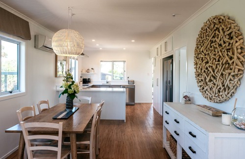 Blackpool House | Guest Rated 10/10: ONEROA COASTAL CLASSIC on Waiheke