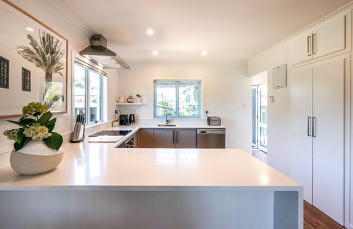Blackpool House | Guest Rated 10/10: ONEROA COASTAL CLASSIC on Waiheke