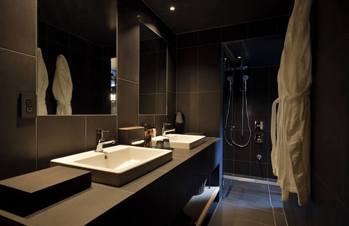 Shuzenji House | Discover Oninosumika: Family-Friendly Stay with Hot Tub