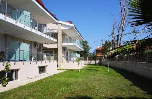 Toroni Villa | Chic Toroni Villas: 4-Star Stay with Child-Friendly Amenities