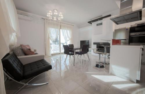 Toroni Villa | Chic Toroni Villas: 4-Star Stay with Child-Friendly Amenities
