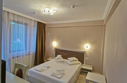 Baile Herculane House | Family-Friendly Stay at Onix Baile Herculane with Pool