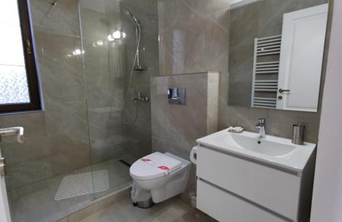 Baile Herculane House | Family-Friendly Stay at Onix Baile Herculane with Pool