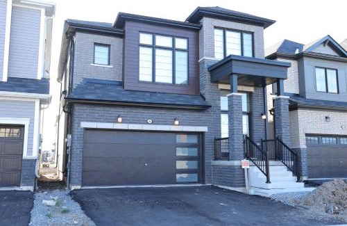Thorold House | Convenient Stay Just 10 Minutes From Niagara Falls