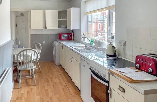 Westoe Cottage | Family-Friendly Retreat Just 1½ Miles from the Beach