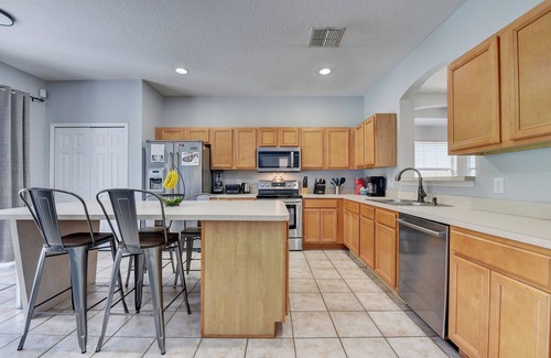 West Kissimmee Villa | Perfect Disney Getaway: 6-BDRM Villa with Private Pool