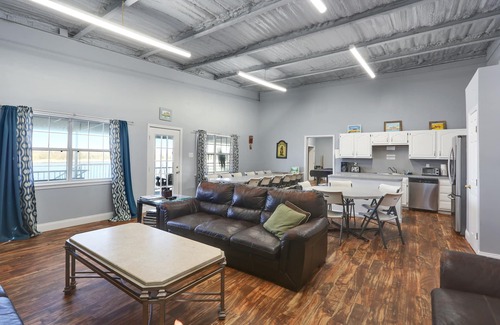 Lafitte House | Discover a Bayou Paradise Near New Orleans with Pool & Breakfast