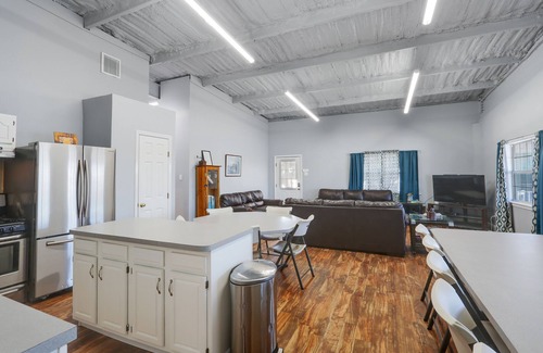 Lafitte House | Discover a Bayou Paradise Near New Orleans with Pool & Breakfast
