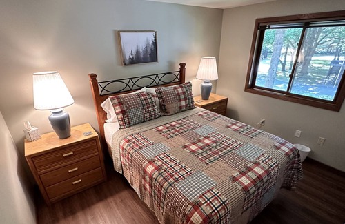 Bellaire Condo | Convenient Stay Just Minutes from Torch Lake and Bellaire