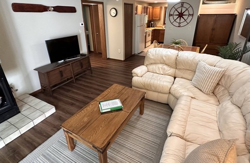 Bellaire Condo | Convenient Stay Just Minutes from Torch Lake and Bellaire